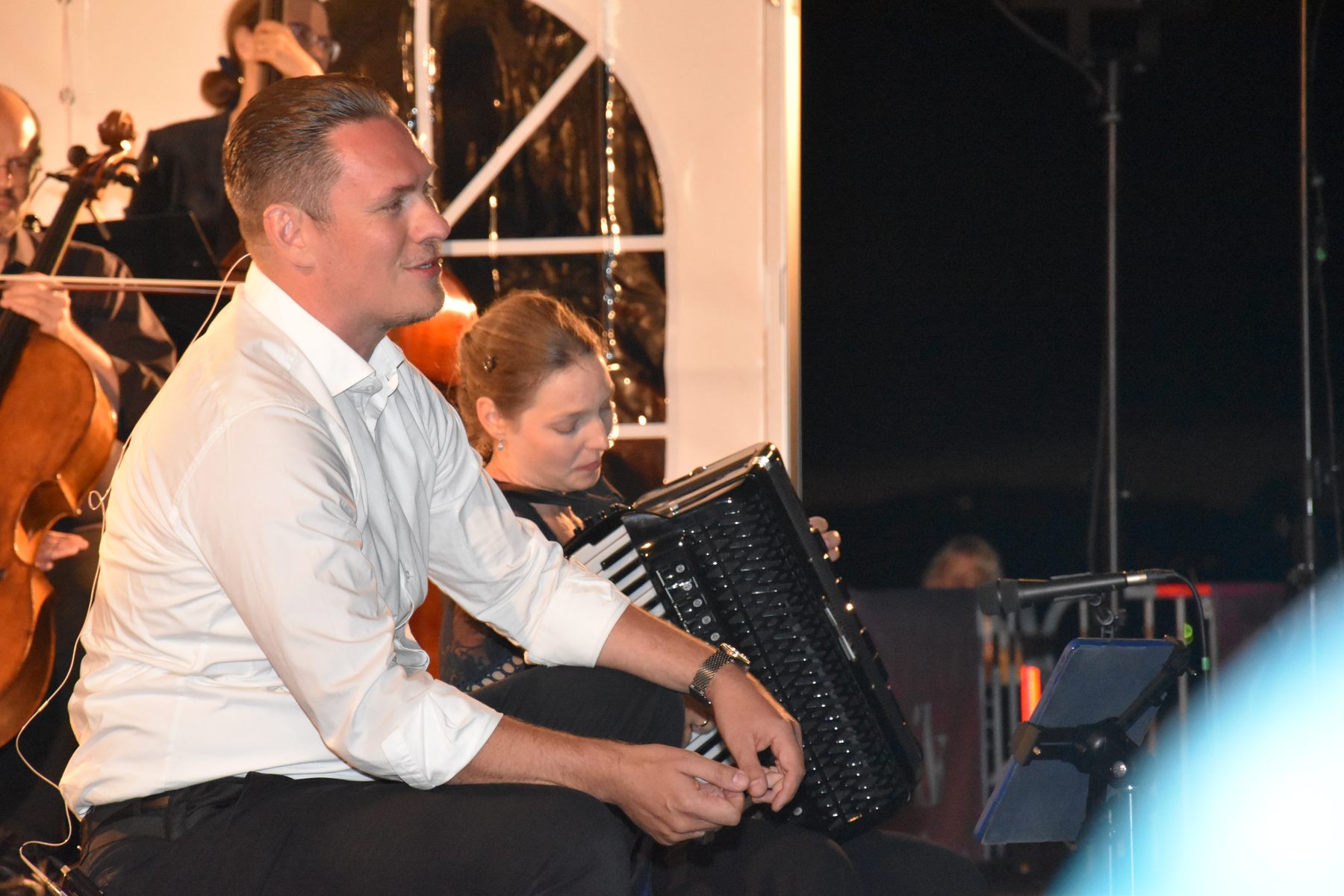 Bastian Kohl und Ina Callejas am Akkordeon. Foto: Johanna Mächler, March-Anzeiger