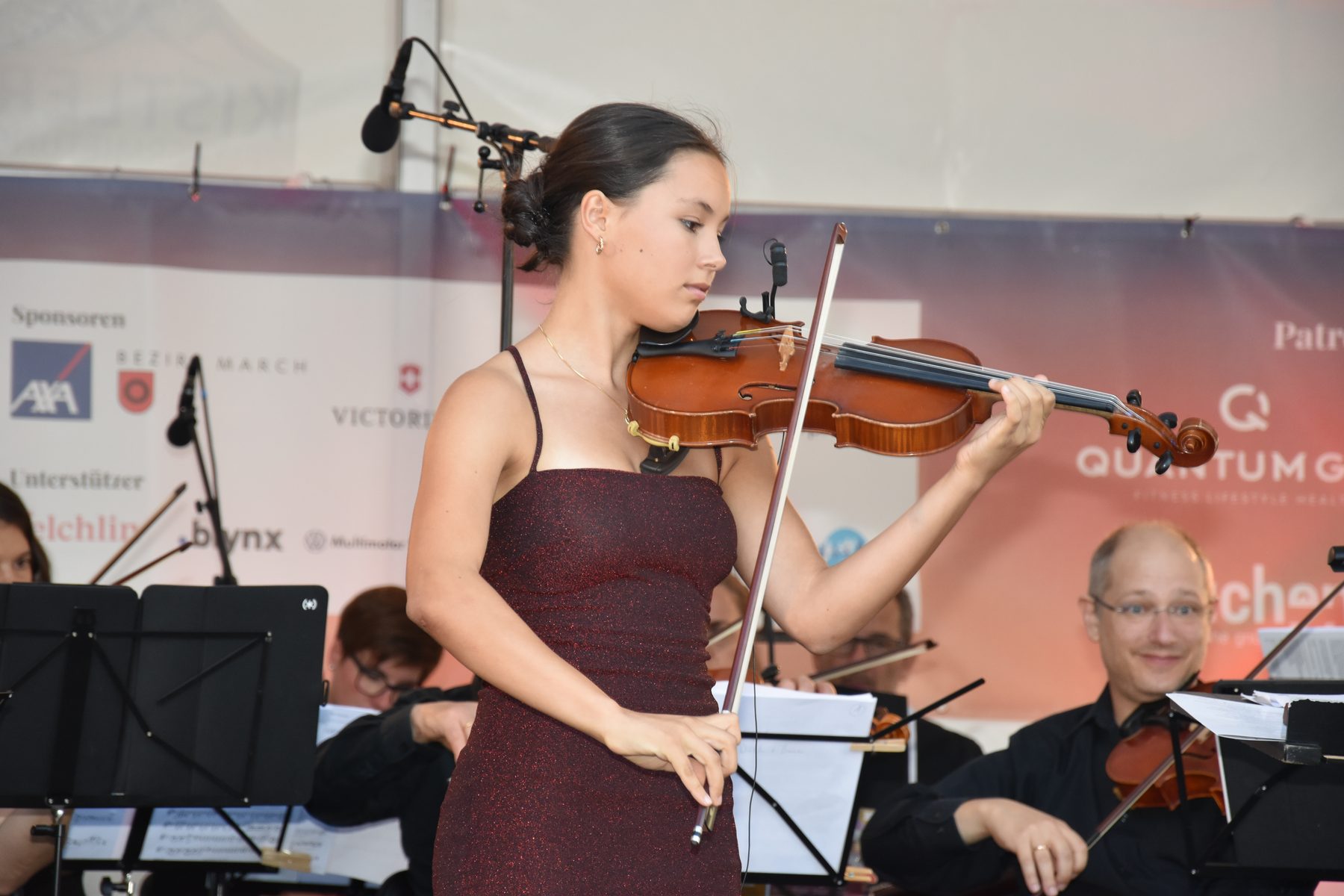 Soraya Jann an der Violine. Foto: Johanna Mächler, March-Anzeiger
